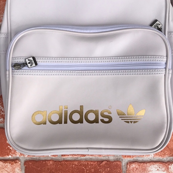 *SOLD*Adidas Crossbody Bag White & Gold - Picture 2 of 8